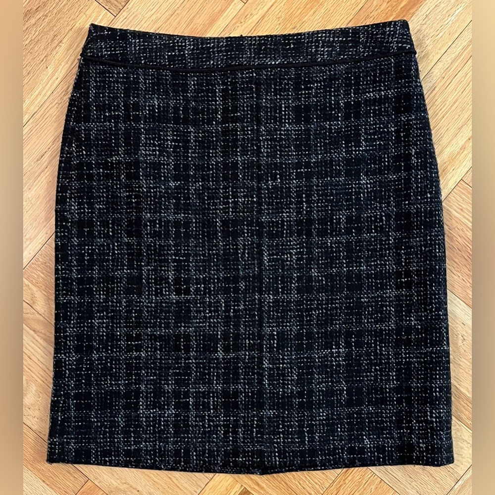 Banana Republic Lined Black Tweedy Skirt Size 6